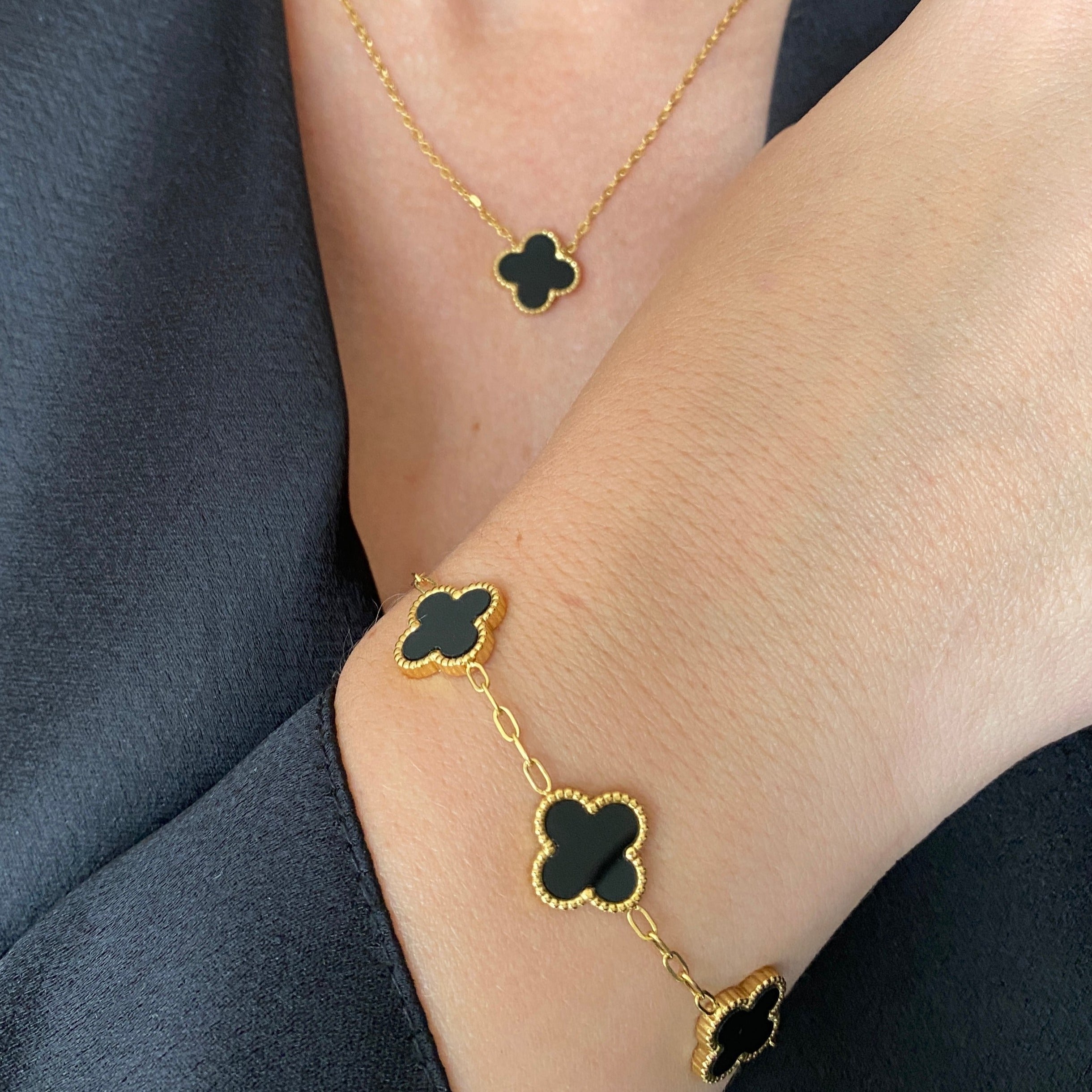 Van cleef 4 hot sale leaf clover bracelet